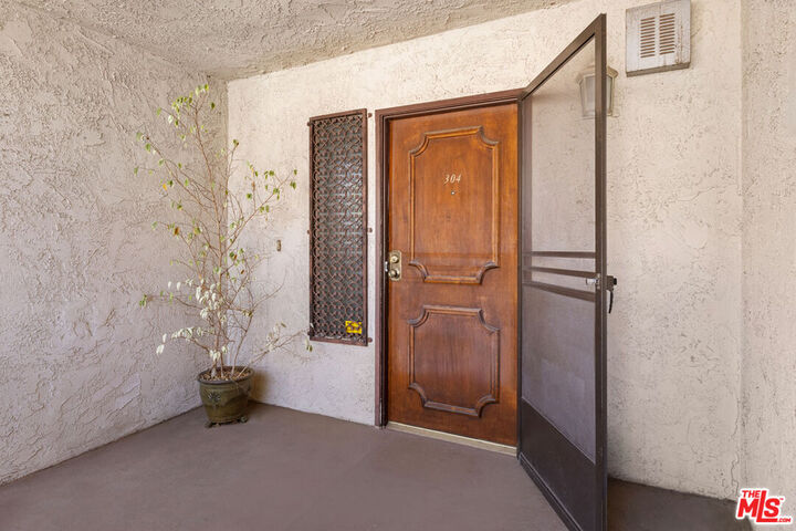Property Photo: 1325 Valley View Rd CA 91202