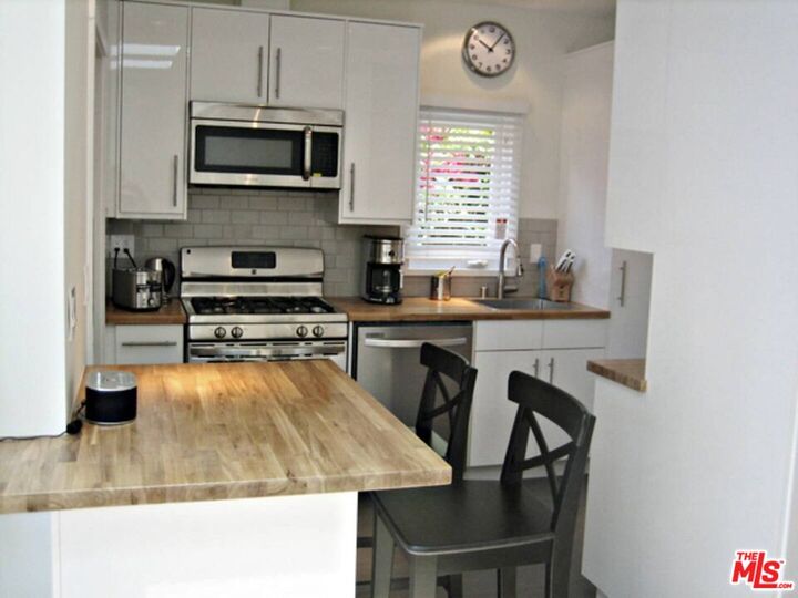 Property Photo:  4125 1/4 Huron Ave  CA 90232 