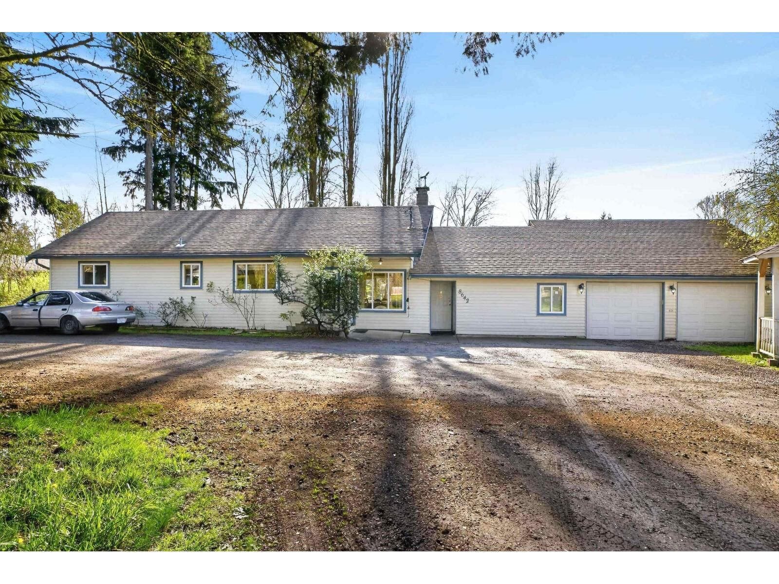 Photo de la propriété: 8642 Harvie Road BC V4N 3G5