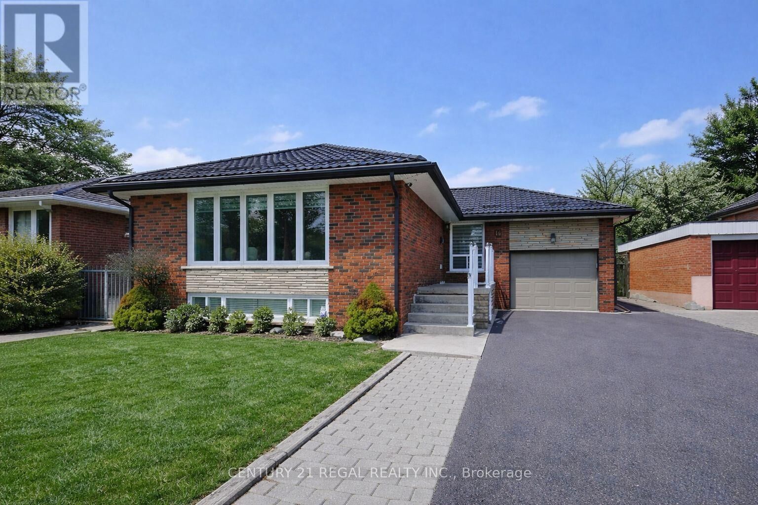 Property Photo:  14 Thorpe Road  ON M9R 2C2 