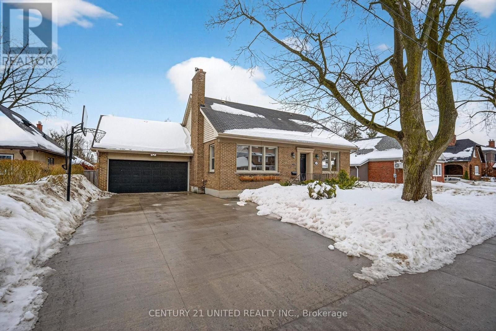 Property Photo:  499 Hunter Street West  ON K9H 2M9 