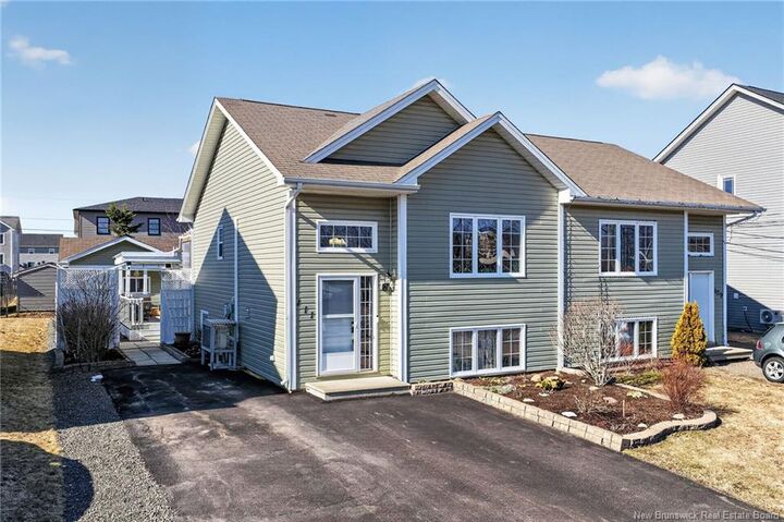 Photo de la propriété:  111 Holland Drive  NB E1G 0X5 