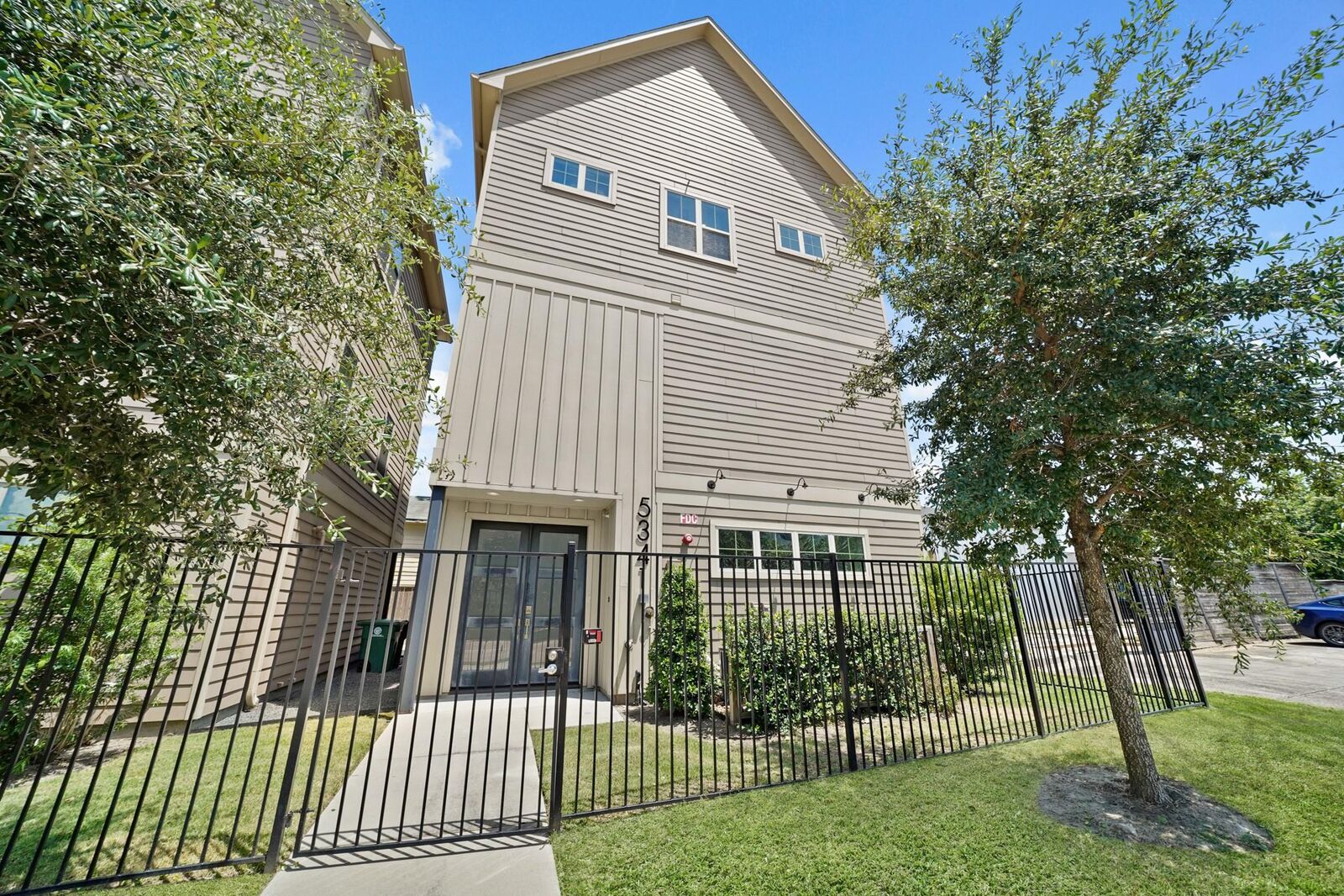 Property Photo: 5343 Larkin Street TX 77007