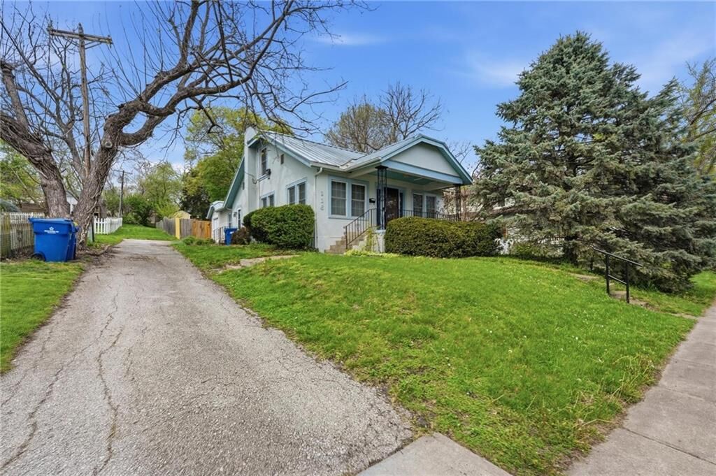 Property Photo: 116 N Fairview Avenue MO 64068