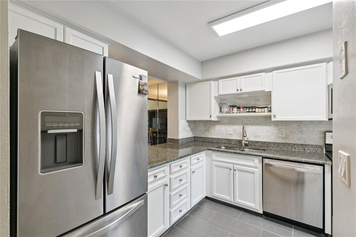 Property Photo:  5321 Indian Creek Drive D  FL 32811 