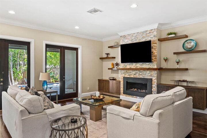 Property Photo:  3211 W Bay Villa Avenue  FL 33611 
