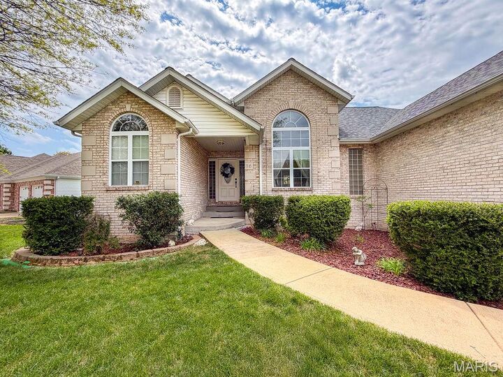 Property Photo:  18 Ashford Place  MO 63028 