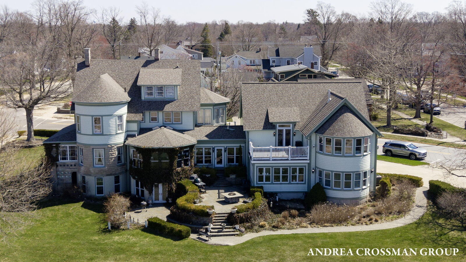 Property Photo:  456 Monroe Boulevard  MI 49090 