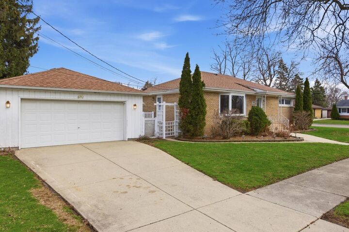 Property Photo: 700 Ford Avenue IL 60120