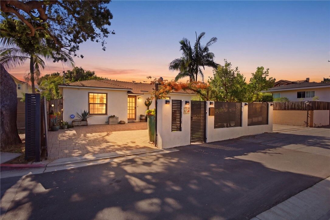 Property Photo:  807 High  CA 90278 