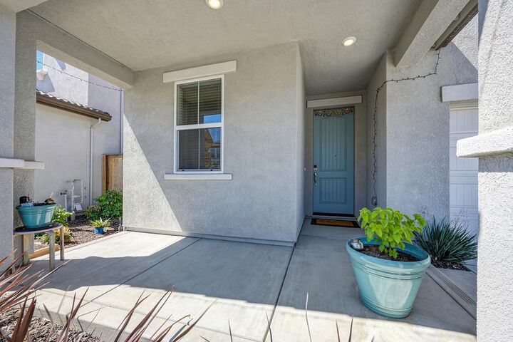 Property Photo: 7648 Barebow Way CA 95829
