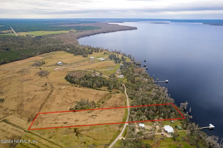 Property Photo: 14755 Andalusia Trail FL 32110