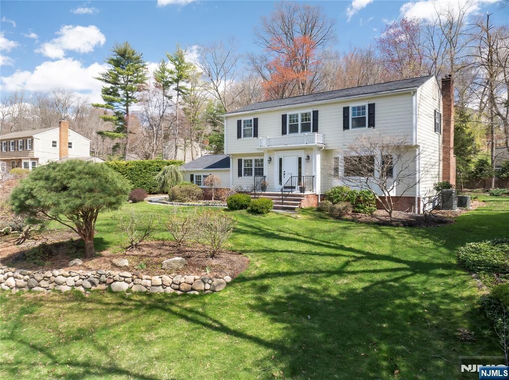 Property Photo:  710 Tulip Place  NJ 07675 