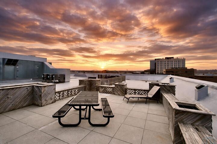 Property Photo:  302 Jones St 610  IA 51101 