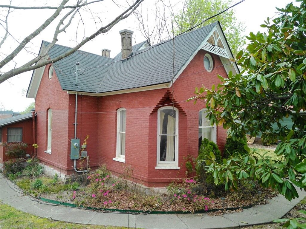 Property Photo: 1016 S 4th Street AR 72756