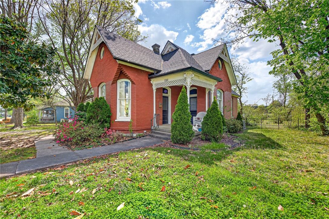 Property Photo:  1016 S 4th Street  AR 72756 