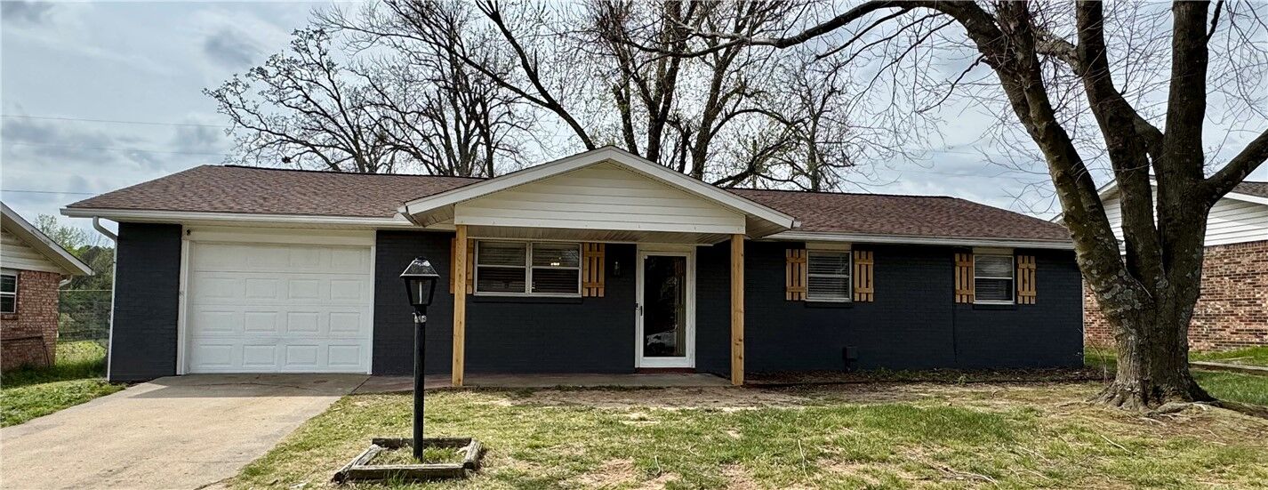 Property Photo:  1810 S Beth Drive  AR 72758 