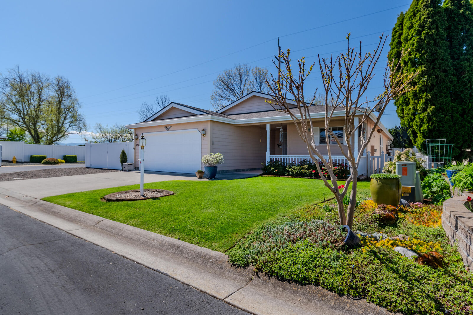 Property Photo:  252 Jena Court # 1  OR 97502 