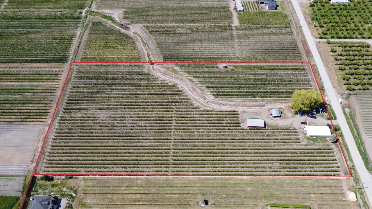 Property Photo: 696 Lowe Drive BC V0X 1C2