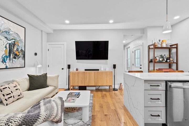 Property Photo:  176 W 7th St 1  MA 02127 