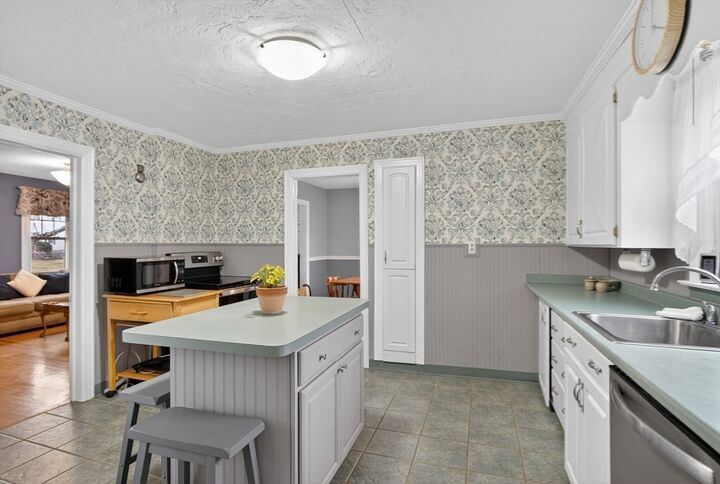 Property Photo:  51 Brantwood Rd  MA 01602 
