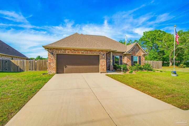 Property Photo: 6510 Suwanee Rd FL 32526