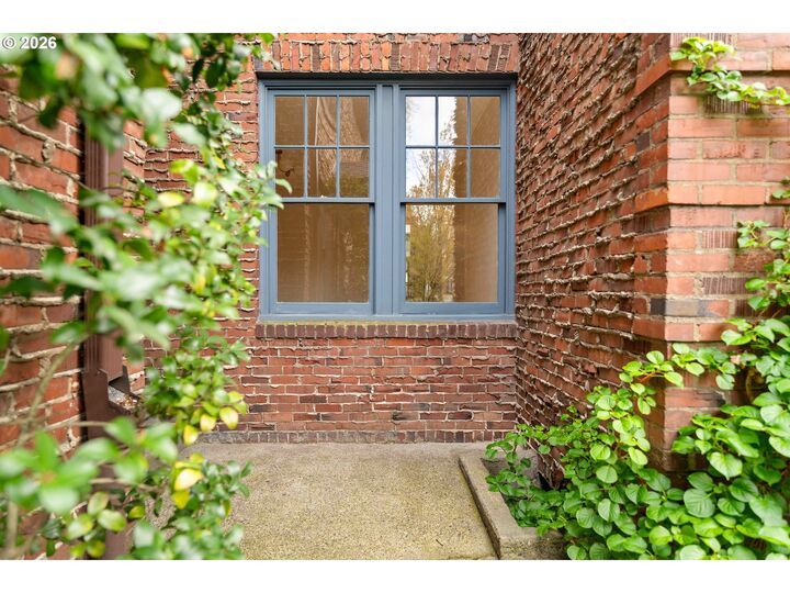 Property Photo:  2182 NW Hoyt St 8  OR 97210 