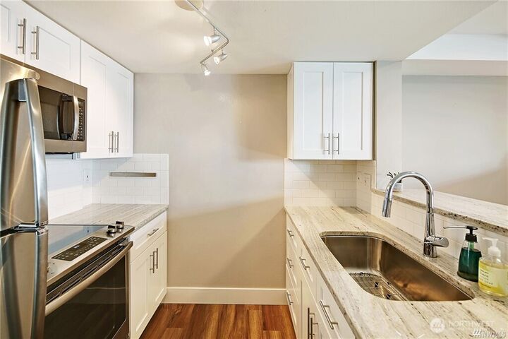 Property Photo:  1125 E Olive Street 101  WA 98122 