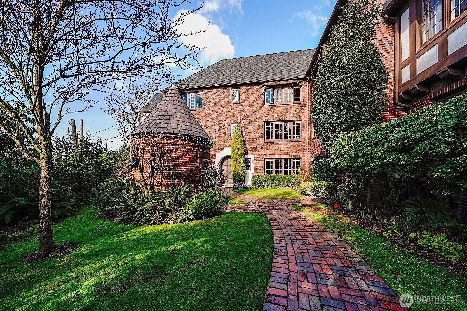 Property Photo:  750  Belmont Avenue E 5  WA 98102 