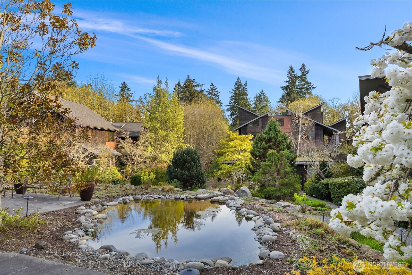 Property Photo: 610 Vineyard Lane A302 WA 98110