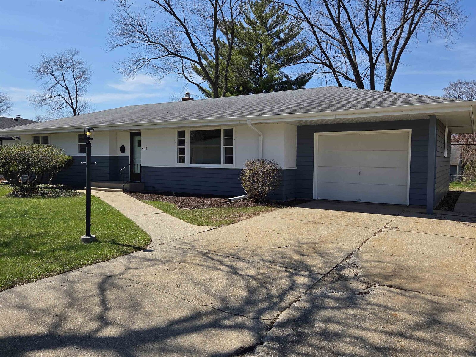 Property Photo:  2019 Montana Avenue  IL 61108 