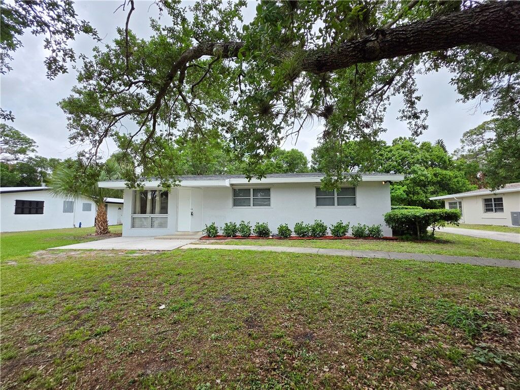 Property Photo: 1715 41st Avenue FL 32960