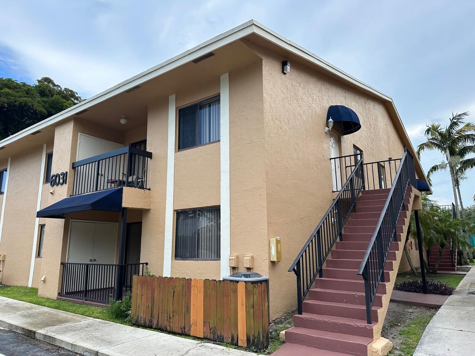 Property Photo:  6031 10th Avenue N 118  FL 33463 