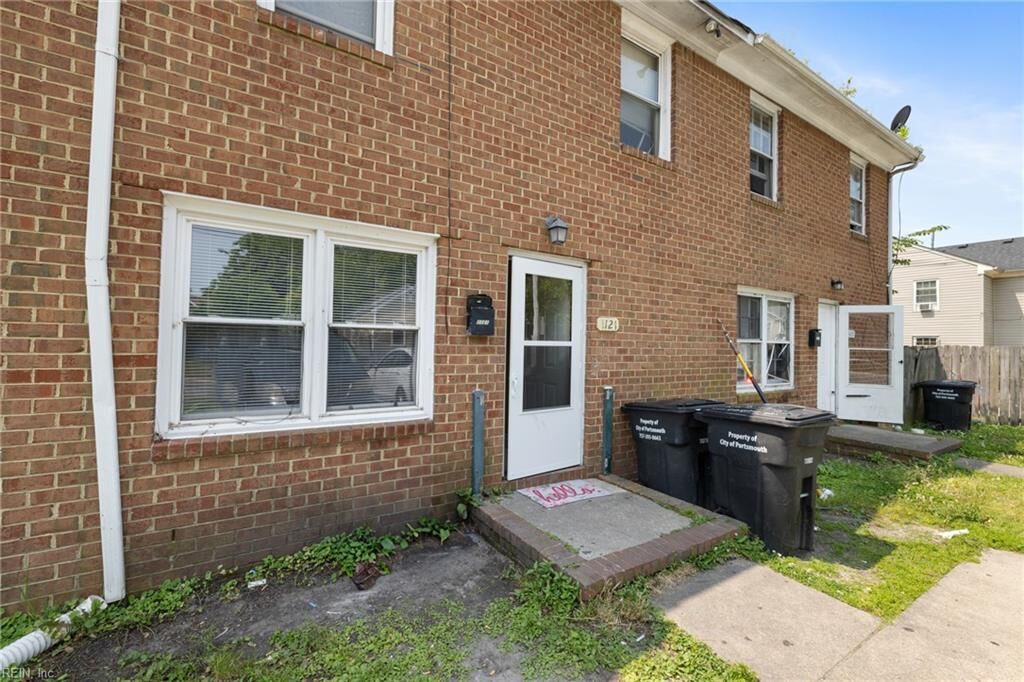 Property Photo:  1121 Fayette St  VA 23704 