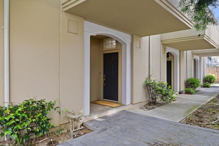 Property Photo:  334 Dunsmuir Terrace 3  CA 94085 