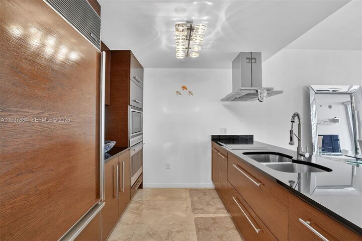 Property Photo:  495 SE Brickell Ave 2807  FL 33131 