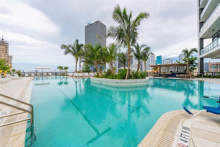 Property Photo:  159 NE 6th St 5104  FL 33132 