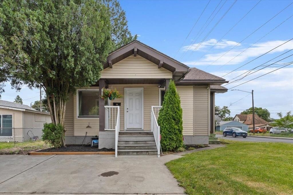 Property Photo: 1529 W Nora Ave WA 99205