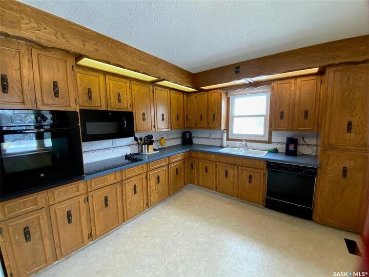 Photo de la propriété:  150 Gladstone Avenue S  SK S3N 2B6 