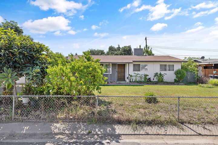 Property Photo:  1117 W Wren Avenue  CA 93291 