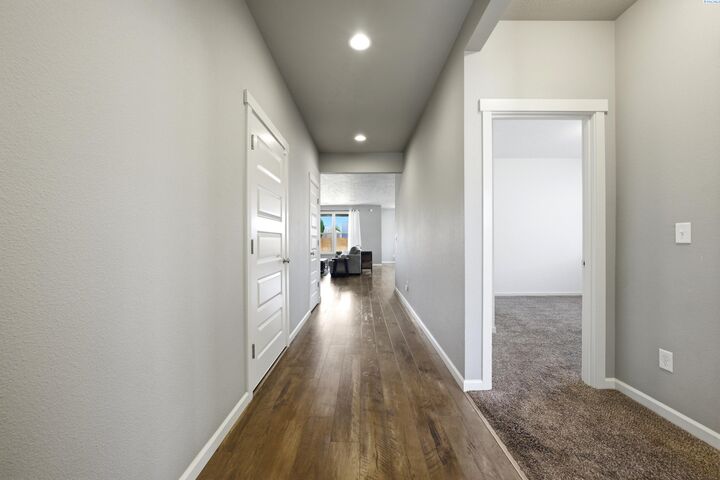 Property Photo: 3918 Bismarck Ln WA 99301