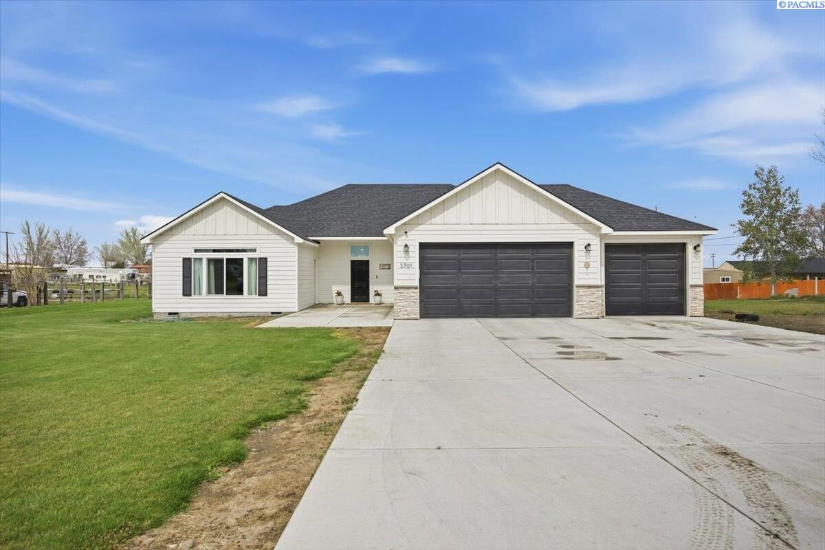 Property Photo: 3701 Ivy Rd WA 99301