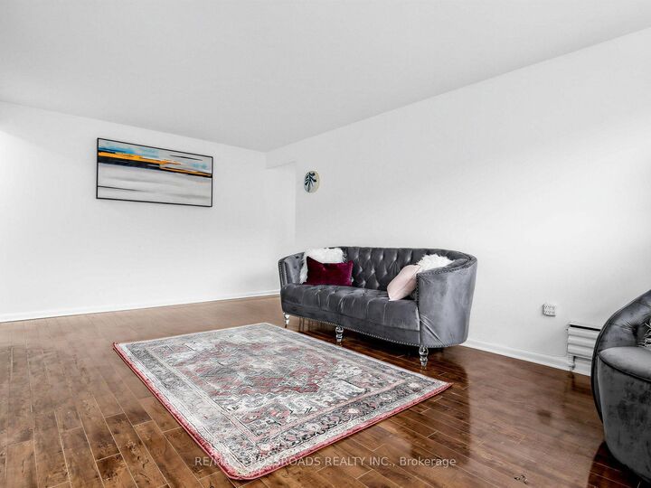 Property Photo: 8 Kingsbridge Court 407 ON M2R 1L5