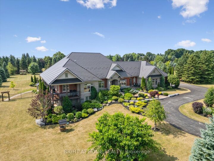 Property Photo: 7 Clyde Court ON L9L 2C9