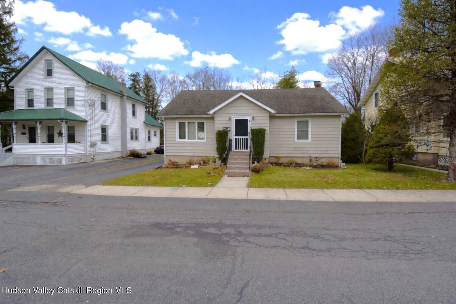 Property Photo:  10 Bartlett  NY 12428 