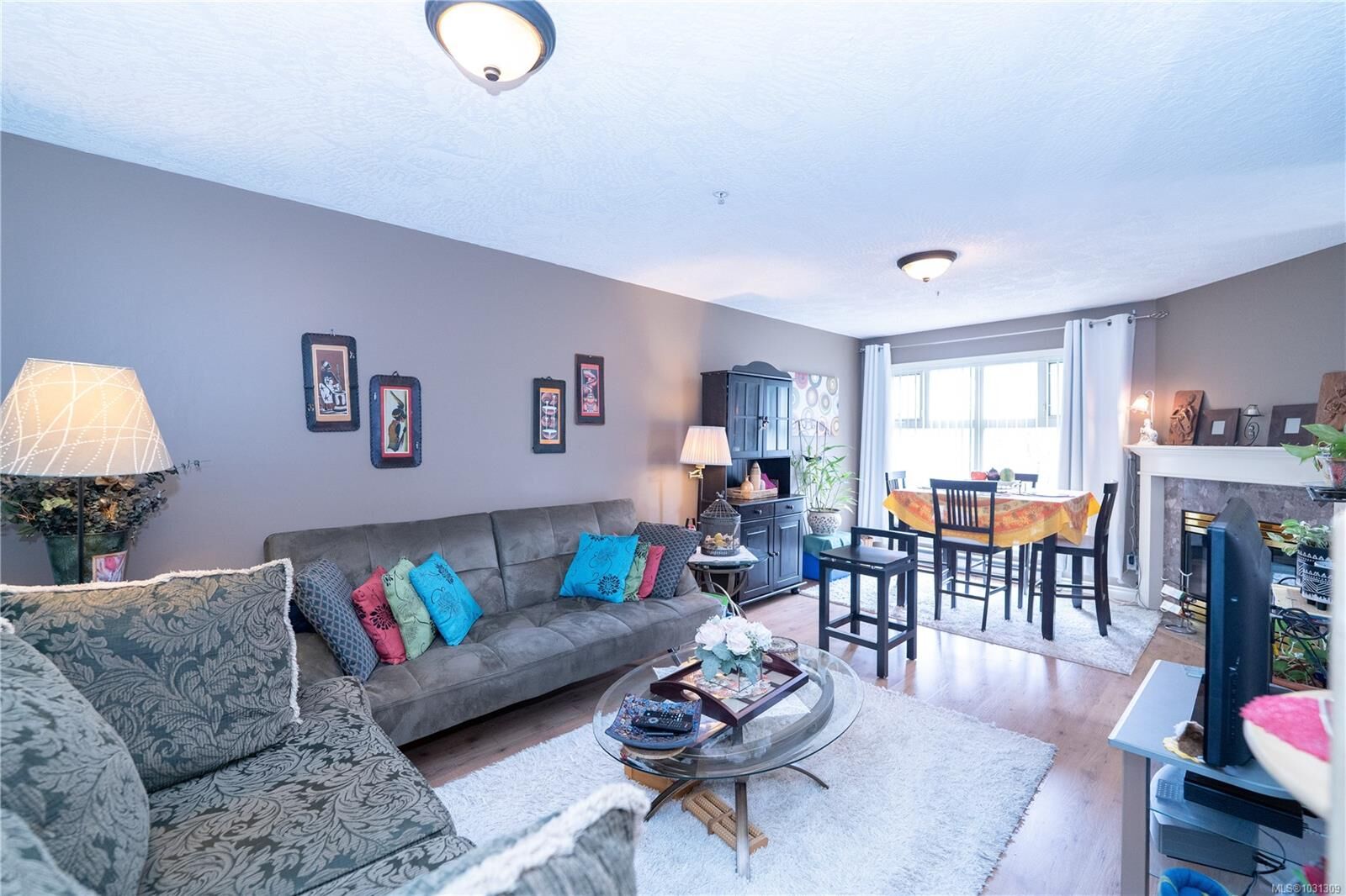 Property Photo:  2527 Quadra St 307  BC V8T 4E1 