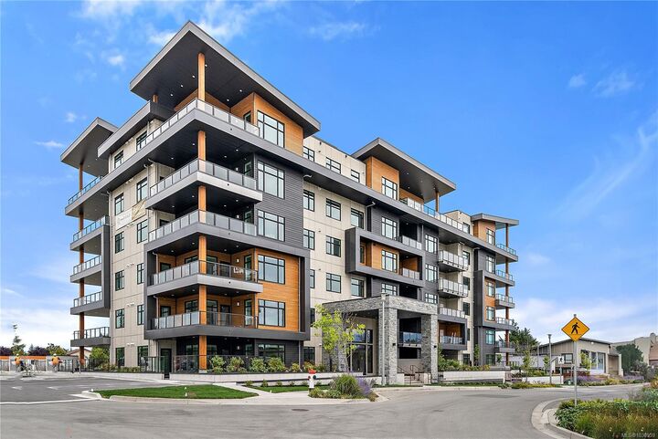 2520 Hackett Cres #402 — photo 1