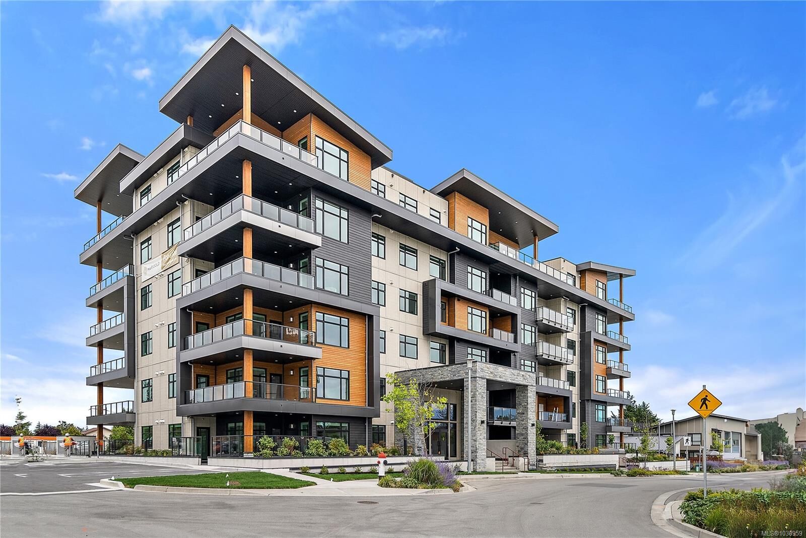 Property Photo: 2520 Hackett Cres #402 BC V8M 0C5
