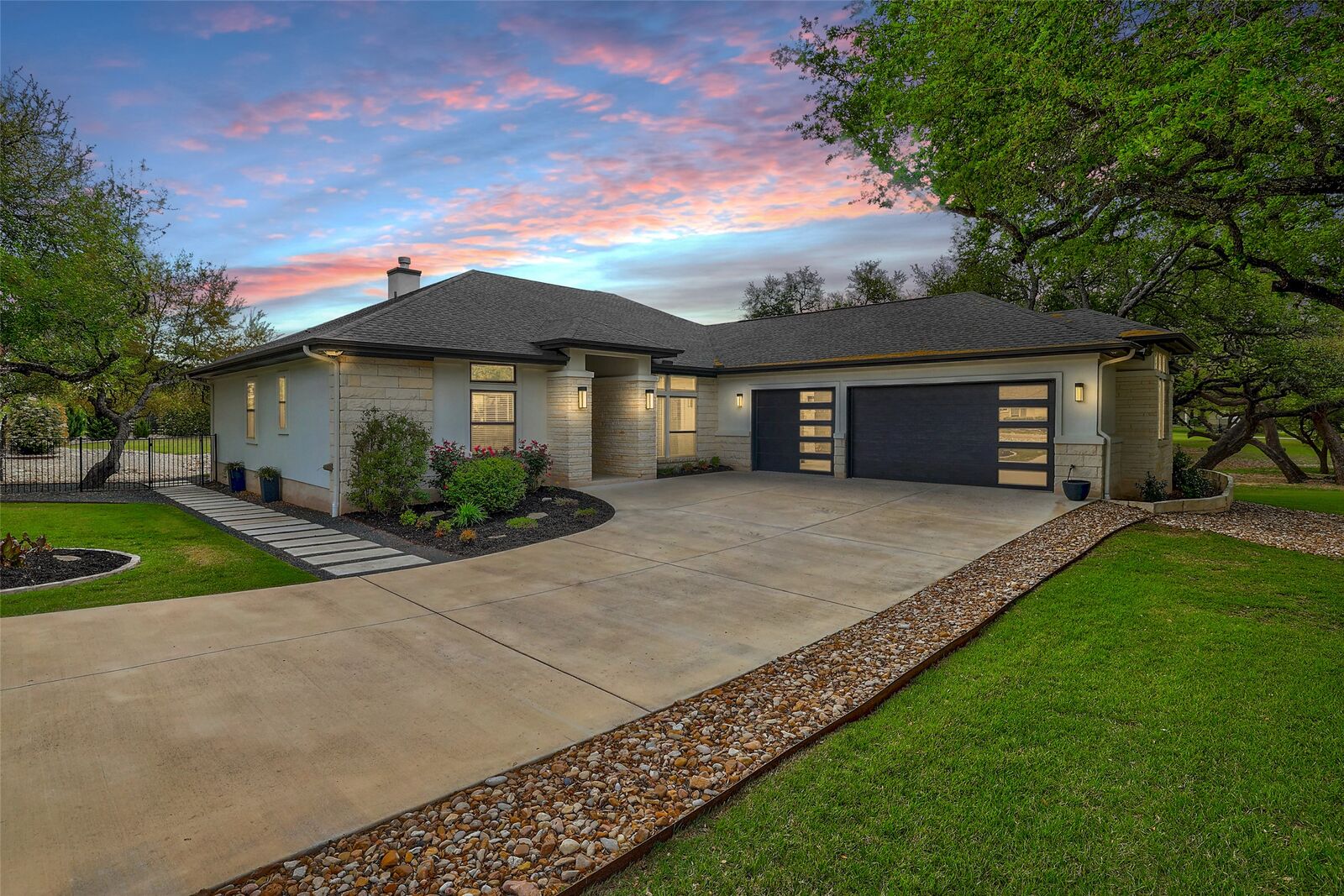 Property Photo: 705 Pheasant Meadow TX 78642