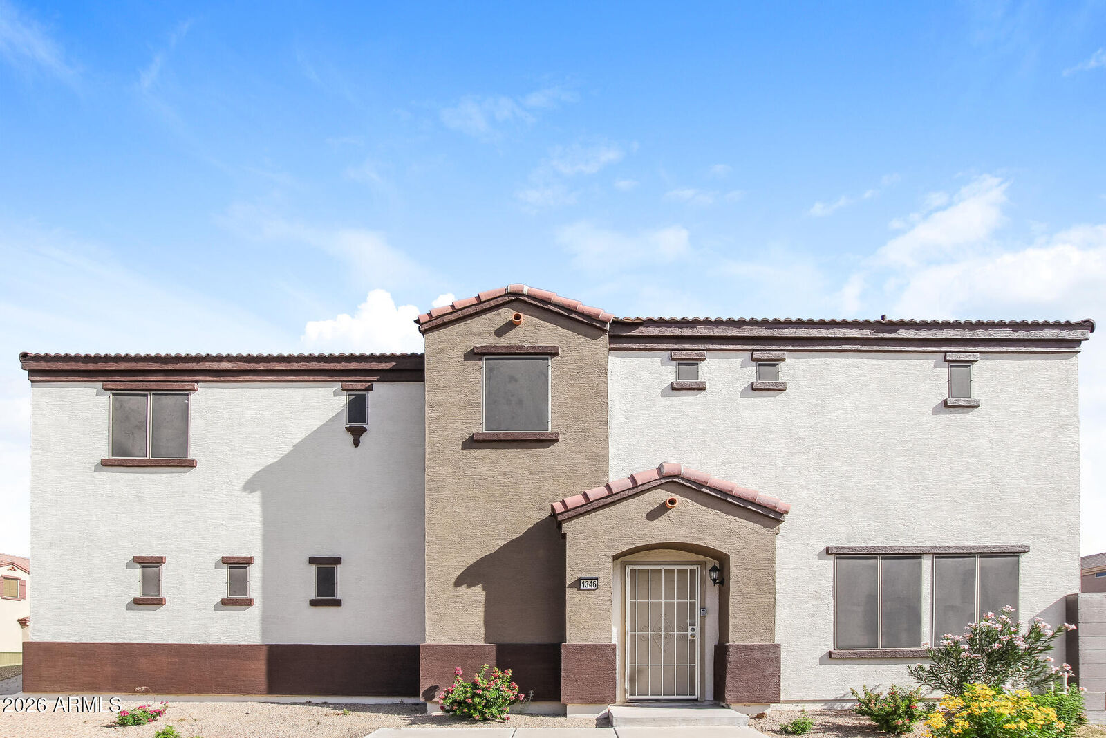 Property Photo: 1346 E Dunbar Drive AZ 85042
